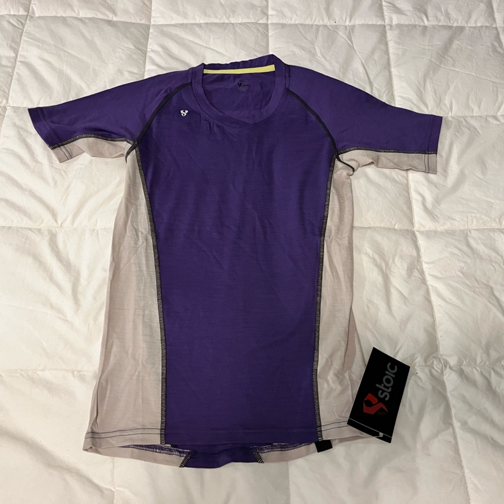Stoic ladies size small merino v-neck short sleeve top